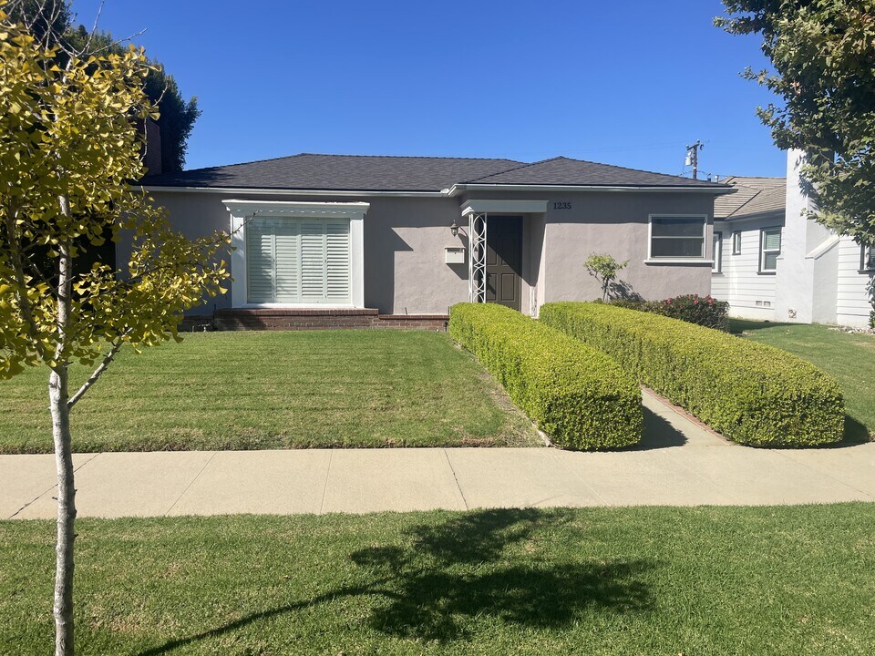 1235 E Armando Dr in Long Beach, CA - Building Photo