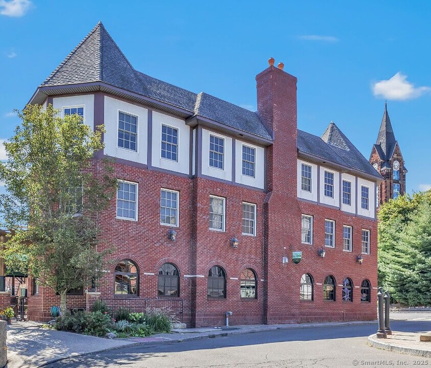 93 N Main St in Norwalk, CT - Building Photo
