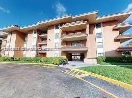 17600 NW 68th Ave in Hialeah, FL - Building Photo