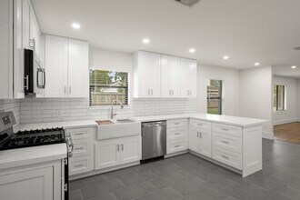 6 Pom Ct in Houston, TX - Building Photo - Building Photo