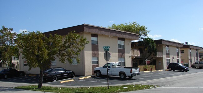 3640-3680 SW 60th Ave in Davie, FL - Building Photo - Building Photo