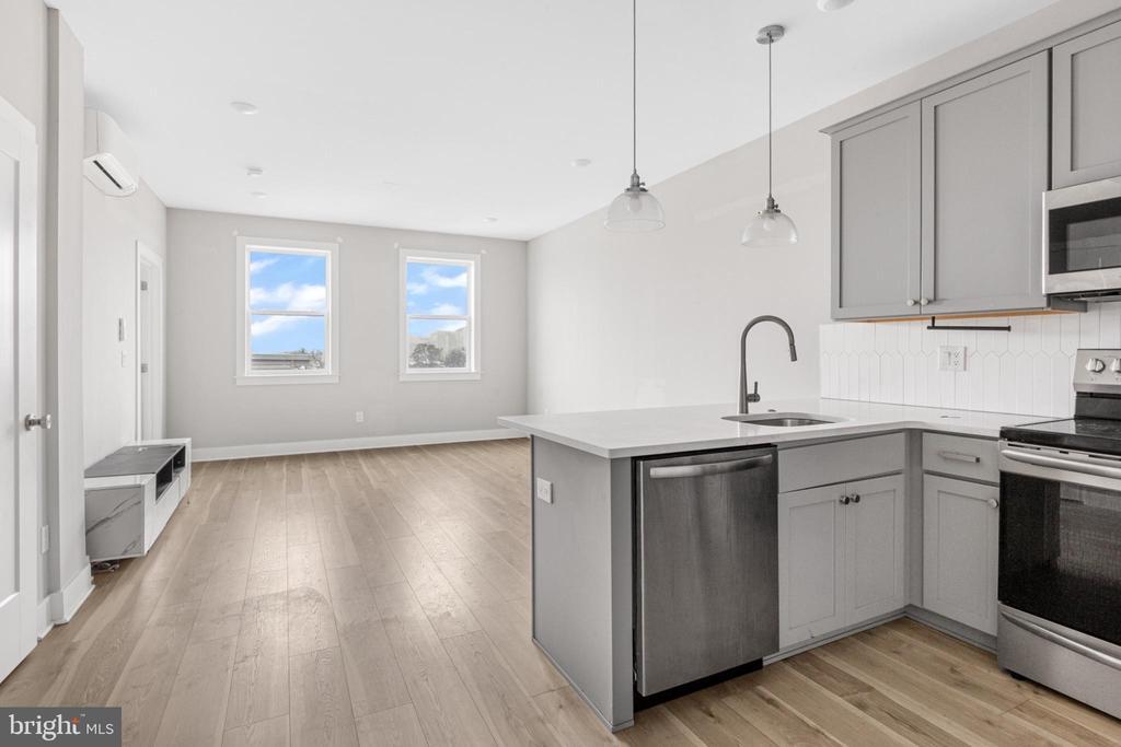 5230 Walnut St in Philadelphia, PA - Building Photo
