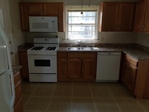 12 Clemwood Pkwy in Hampton, VA - Building Photo - Building Photo