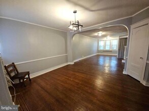 5736 Woodcrest Ave in Philadelphia, PA - Building Photo - Building Photo
