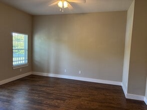 453 N Woods St in Sherman, TX - Building Photo - Building Photo