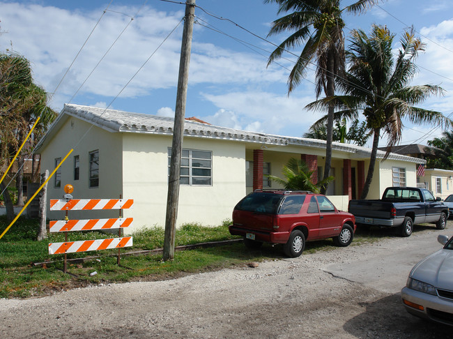 351 Elm St in Hollywood, FL - Building Photo - Building Photo