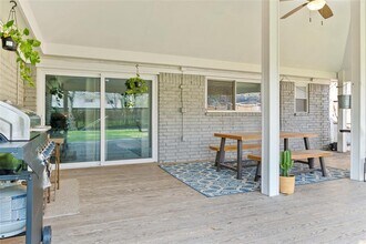 9655 Meadowland Dr in Houston, TX - Building Photo - Building Photo