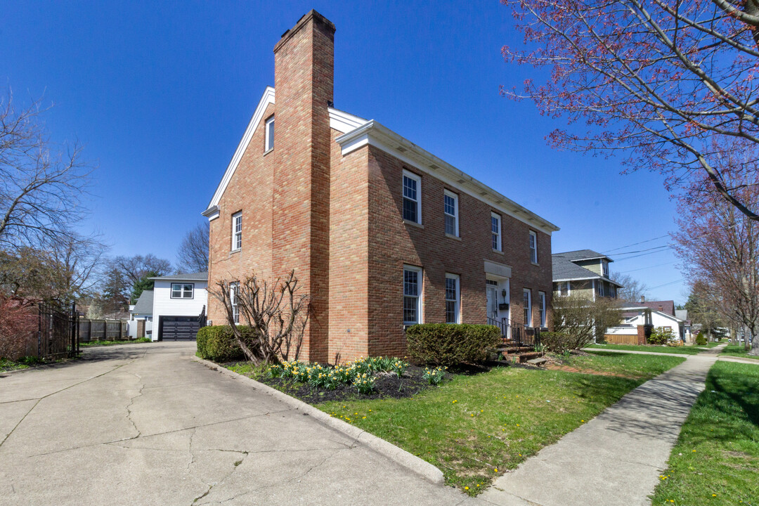 559 Wadsworth Rd in Medina, OH - Building Photo