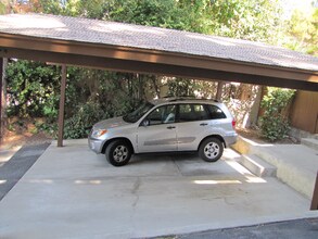 2845 Markridge Rd in Montrose, CA - Building Photo - Building Photo