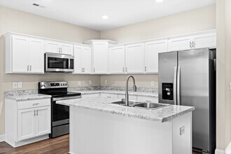 202 N Stingray Ln in Sneads Ferry, NC - Building Photo - Building Photo