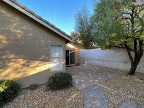 44 Tanglewood Dr in Henderson, NV - Building Photo - Building Photo
