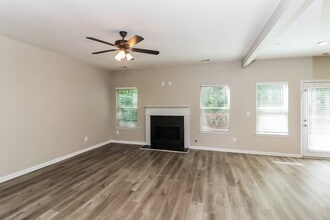 490 Dutchview Dr in Atlanta, GA - Building Photo - Building Photo