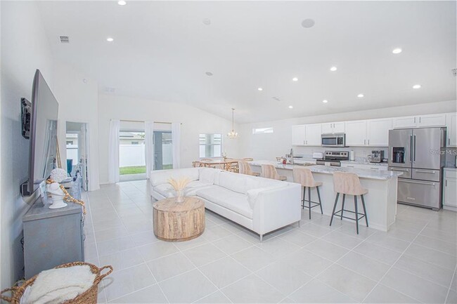 649 Persian Dr in Haines City, FL - Building Photo - Building Photo