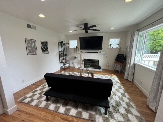 8342 Hillgrove St in Granite Bay, CA - Building Photo - Building Photo