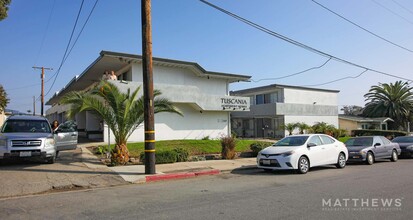 Tuscania Apartment Homes in Ventura, CA - Foto de edificio - Building Photo