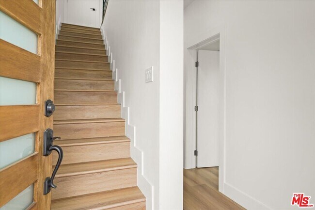 910 N Hudson Ave in Los Angeles, CA - Building Photo - Building Photo