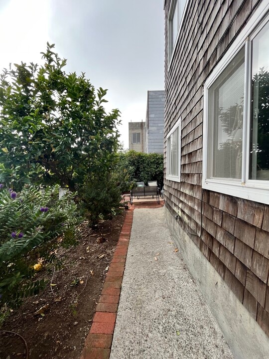 1482 Innes Avenue, Unit 2 Bed Top Floor Unit in San Francisco, CA - Foto de edificio
