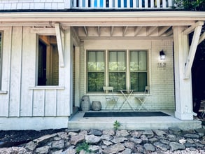 166 N Oklahoma Way in Fayetteville, AR - Foto de edificio - Building Photo