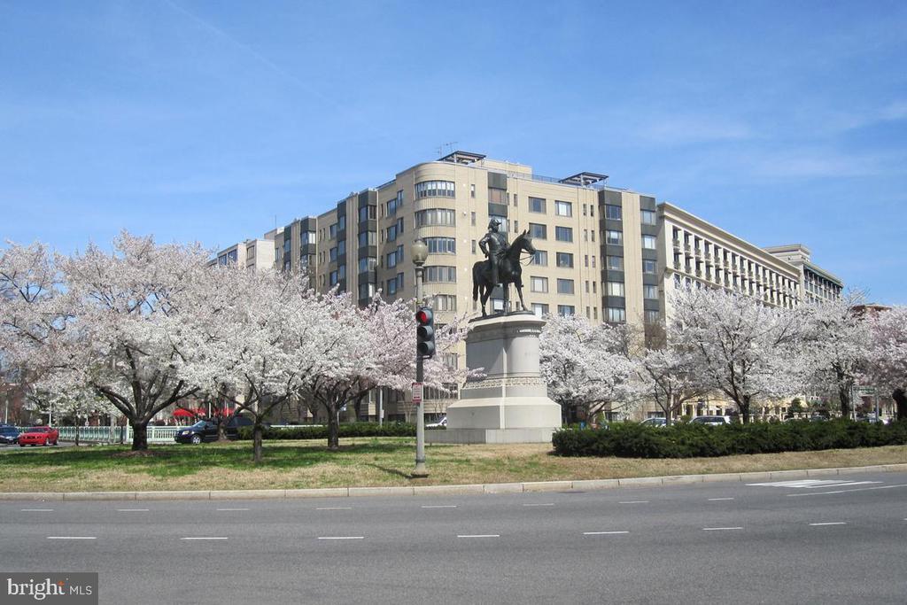 1 Scott Cir NW in Washington, DC - Building Photo