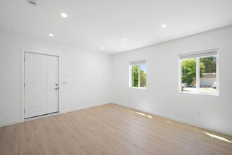 16701 Itasca St in Northridge, CA - Building Photo - Building Photo