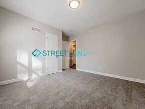 1272 Laughren Dr in University City, MO - Foto de edificio - Building Photo