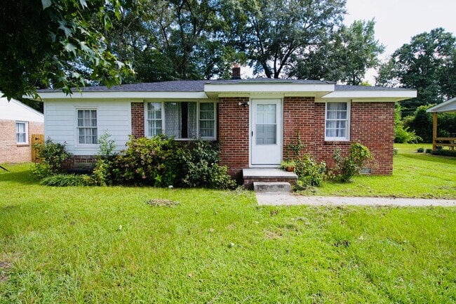 property at 1405 Sunnyside Dr