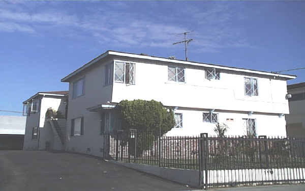 6525 Troost Ave in North Hollywood, CA - Building Photo - Building Photo