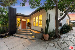 2316 Laurelmont Pl in Los Angeles, CA - Building Photo