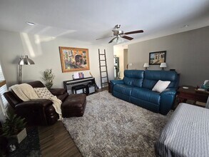 833 Canton Hollow Rd in Knoxville, TN - Foto de edificio - Building Photo