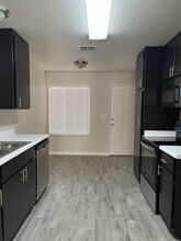 9401 Thistlewood Ct in Bakersfield, CA - Foto de edificio - Building Photo