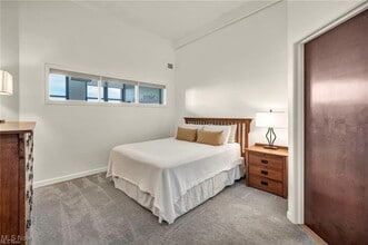 1133 W 9th St in Cleveland, OH - Building Photo - Building Photo