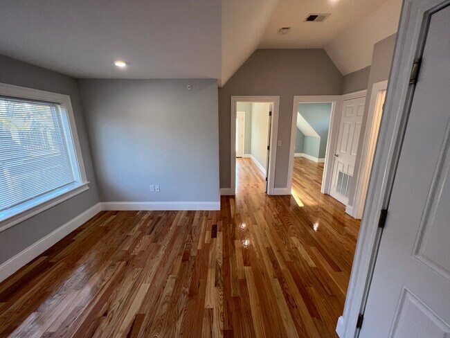 29 Alpine St, Unit 3 in Somerville, MA - Foto de edificio - Building Photo