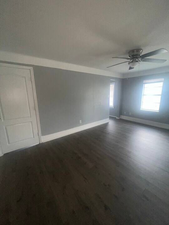 302 W Alice Ave in Kingsville, TX - Foto de edificio