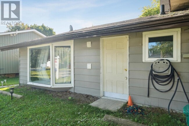 351 Winnifred Dr in Georgina, ON - Building Photo - Building Photo