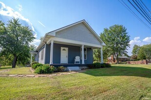 6100 Oak Hill Rd in Evansville, IN - Building Photo