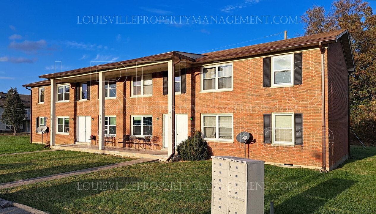 230 W Blue Lick Rd in Shepherdsville, KY - Building Photo