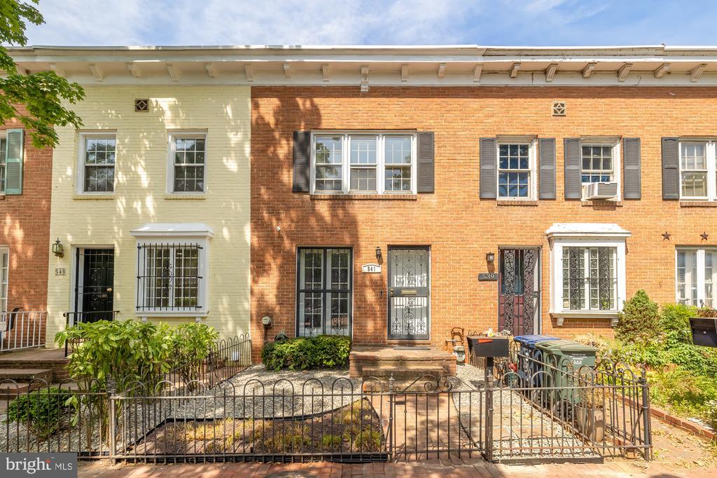 541 4th St SE in Washington, DC - Building Photo