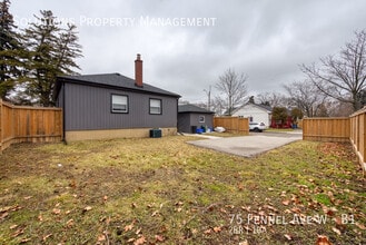 75 Fennell Ave W in Hamilton, ON - Building Photo - Building Photo