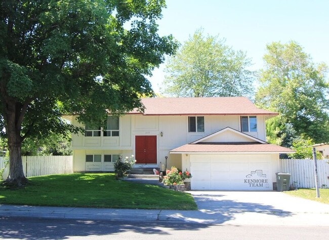 property at 2205 Carriage Ave