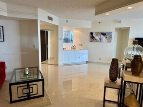 3000 Island Blvd in Aventura, FL - Building Photo - Building Photo