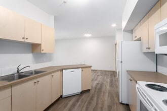 Lonsdale Court in Red Deer, AB - Building Photo - Interior Photo