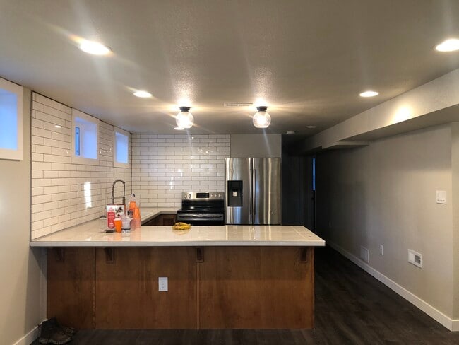 3727 Dillon Ave, Unit Renovated Garden Level Apt in Cheyenne, WY - Foto de edificio - Building Photo
