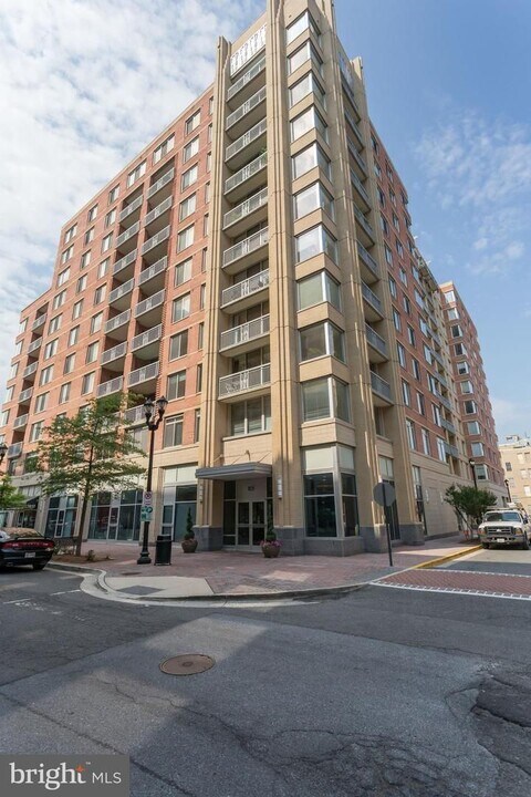 1020 N Highland St in Arlington, VA - Building Photo