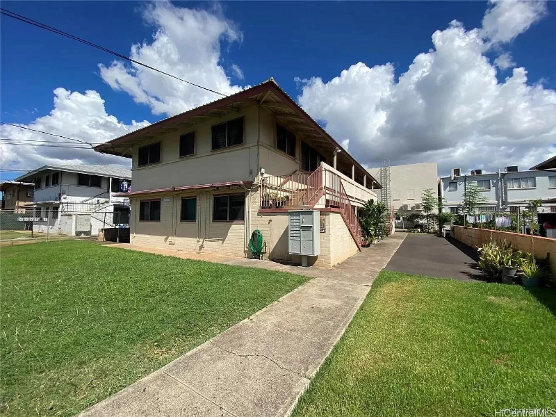 94-965 Awanei St-Unit -D in Waipahu, HI - Foto de edificio