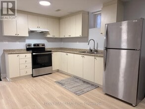 454 Acumen Ct in Mississauga, ON - Building Photo - Building Photo