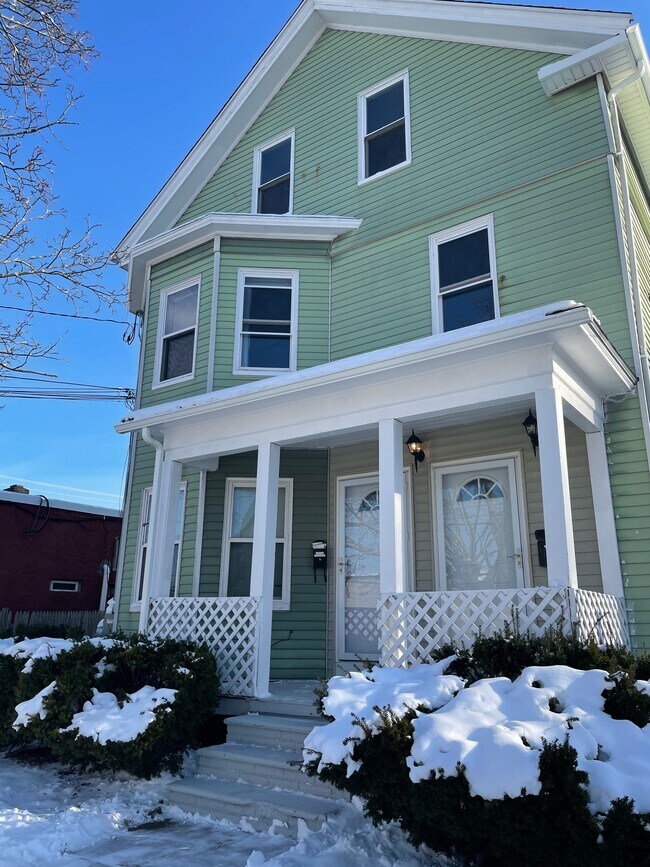8 Chestnut Ave Rentals in Cranston, RI