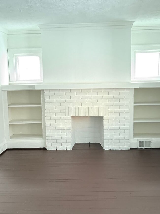 10214 Nelson Ave in Cleveland, OH - Foto de edificio - Building Photo