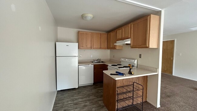 property at 1001 White Oak Rd
