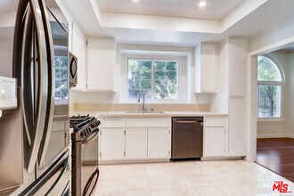 8505 Gulana Ave in Los Angeles, CA - Building Photo - Building Photo