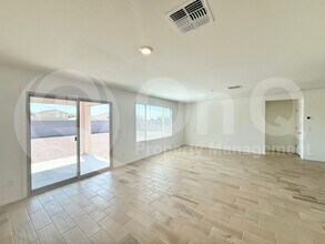 1435 E Angie Dr in Casa Grande, AZ - Building Photo - Building Photo